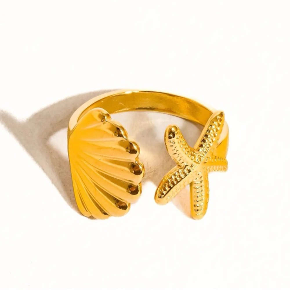 Gold Shell and Starfish Ring